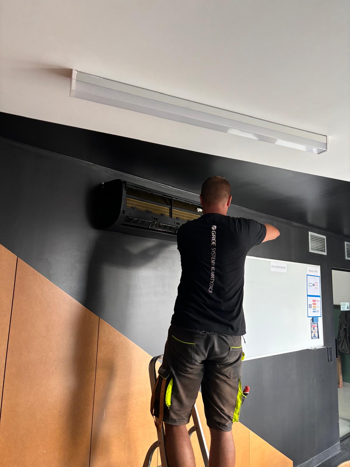 Zdjęcie usługi montażu.